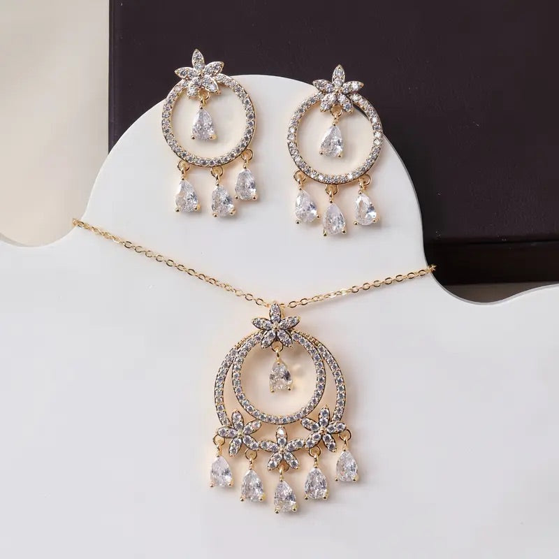 Damen-Schmuckset – Blumenförmige Halskette und Ohrringe mit Zirkonia