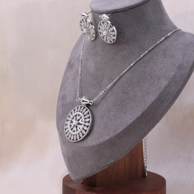 Damen-Schmuckset – Runde Blumenkette und Ohrringe